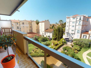 Grand studio climatisé avec terrasse au calme, cœur de Menton - FR-1-196-288